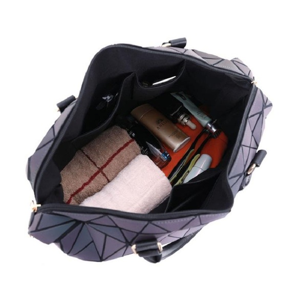 Luminous Travel Bag - Picture 3 of 4